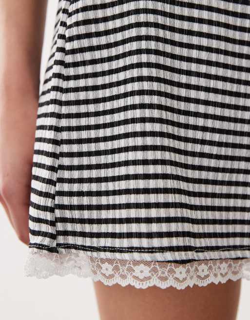 ASOS DESIGN gingham shorts with lace trims in mono (part of a set), 3 of 5