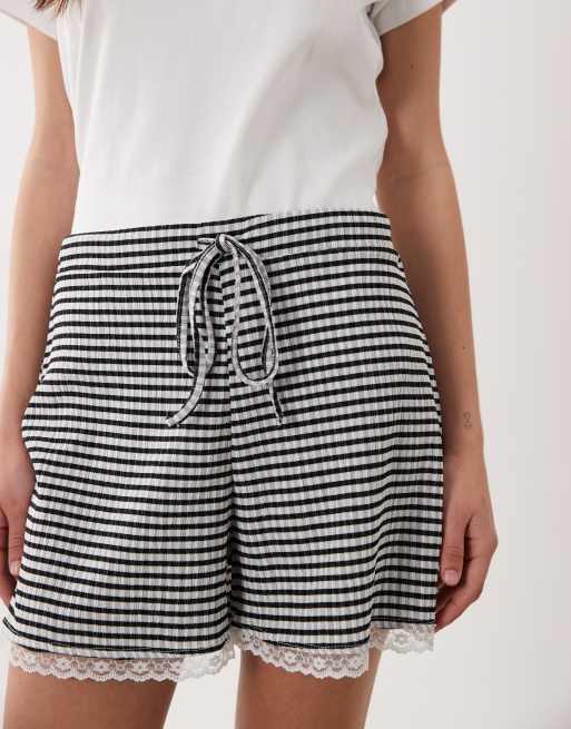 ASOS DESIGN gingham shorts with lace trims in mono (part of a set), 4 of 5