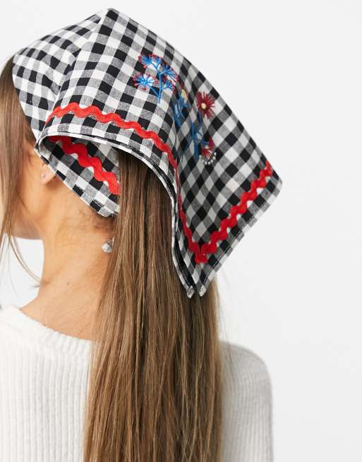 ASOS DESIGN – Ginghamrutig bandana med broderi och zickzack-detalj