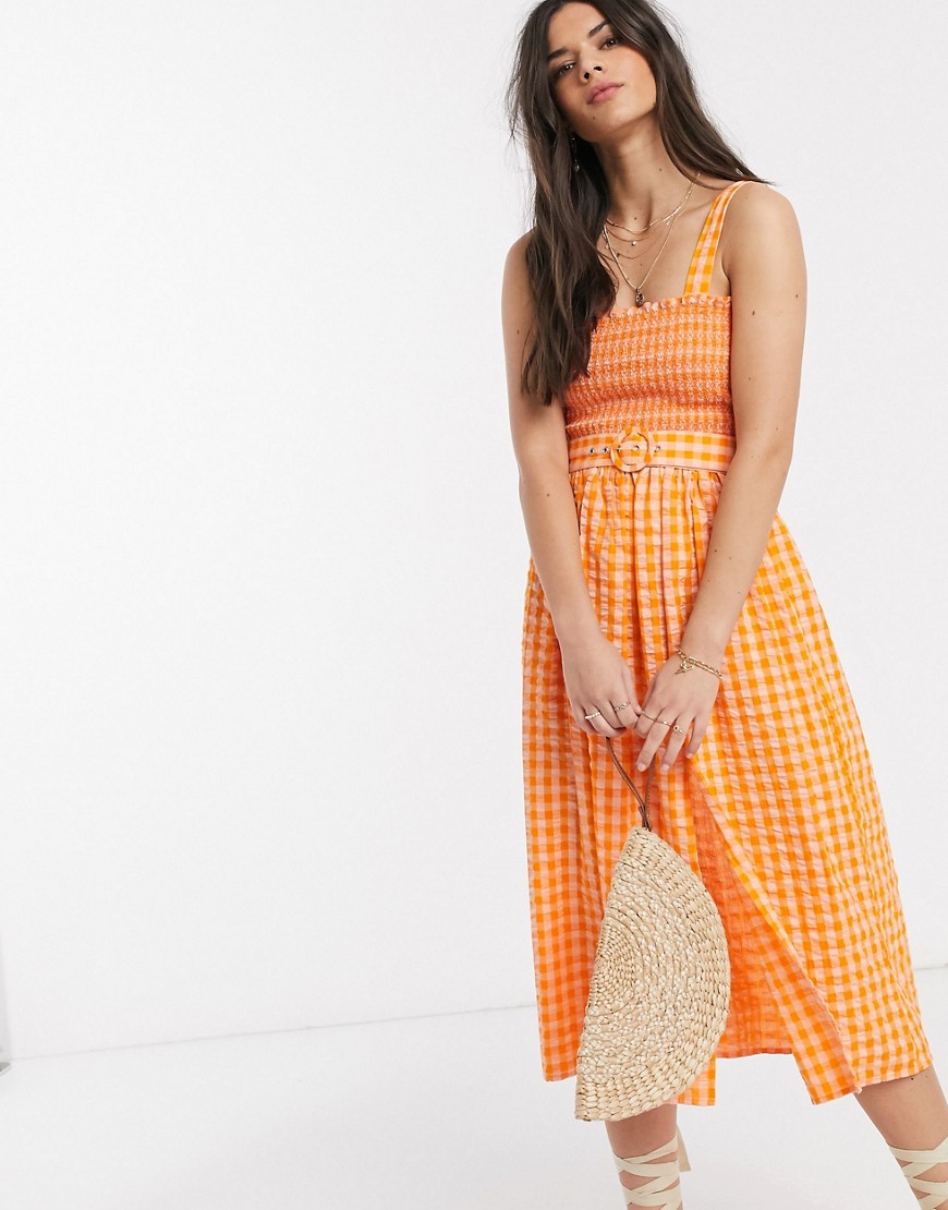 ASOS DESIGN – Ginghamrutig solklänning i midimodell med smock och knytskärp-Flerfärgad