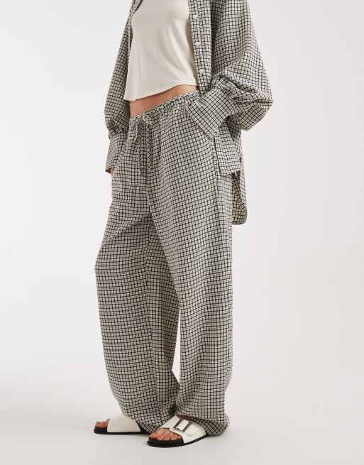 ASOS DESIGN – Ginghamrutiga byxor i dra på-modell, 2 av 5