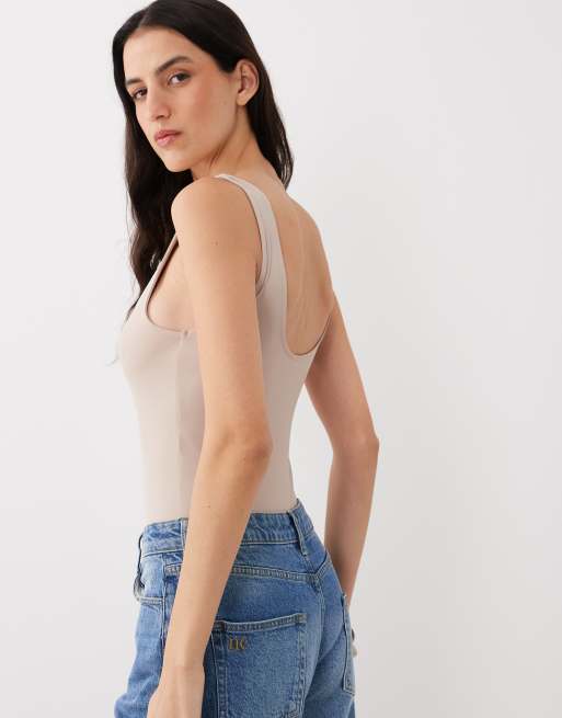 ASOS DESIGN - Gladde body van polyamide met lage ronde hals in stone, 4 van 4