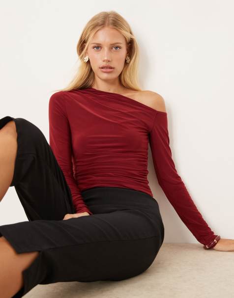 ASOS DESIGN - Gladde top met blote schouder en lange mouwen in bordeauxrood - view 1