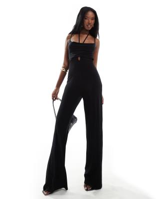 ASOS DESIGN - Glam - Neckholder-Jumpsuit in Schwarz mit Trägerdesign und Zierausschnitt