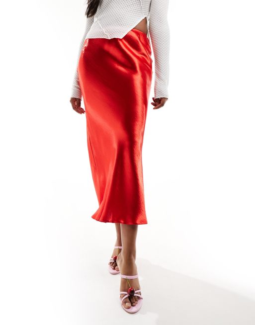 ASOS DESIGN - Glanzende midirok met ongelijke zoom in rood