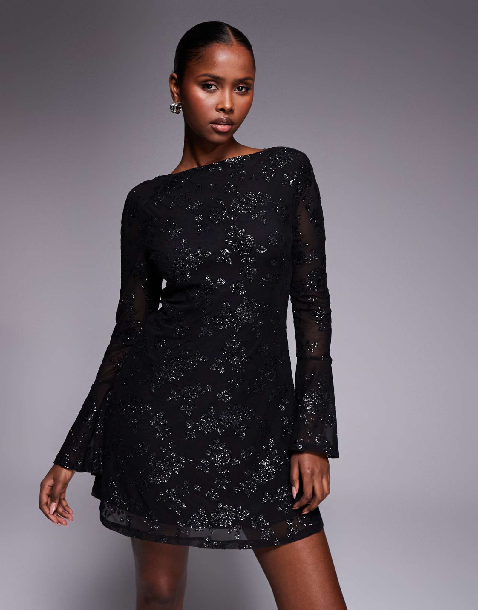 Мини-платье ASOS DESIGN с блестящими рукавами-каннелюрами и цветочным рисунком из флокированной сетки черного цвета