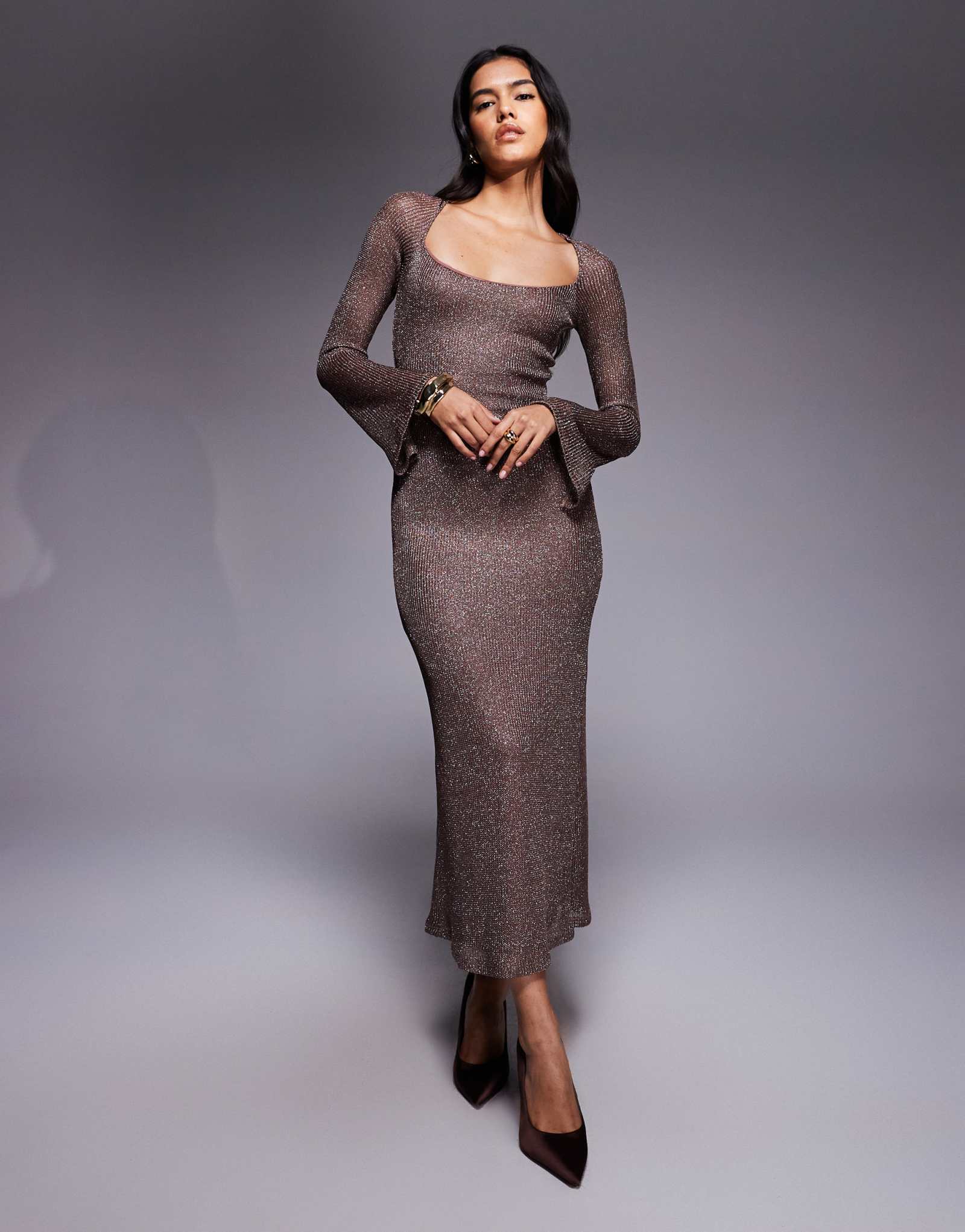Макси-платье ASOS DESIGN из блестящего трикотажа с круглым вырезом и длинными рукавами цвета розового золота