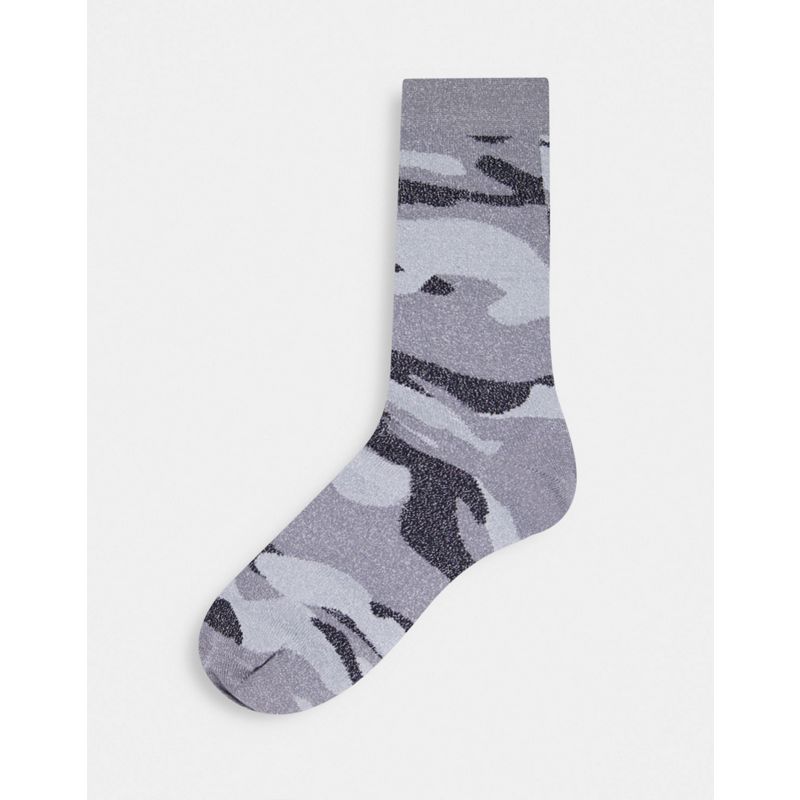 DESIGN – Glitzernde Socken mit Military-Muster in Grau