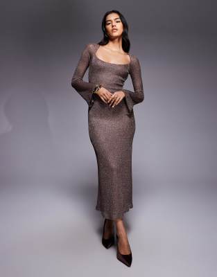 ASOS DESIGN - Glitzerndes, langärmliges Maxikleid aus Strick mit Rundhalsausschnitt in Roségold und U-Ausschnitt-Goldfar...