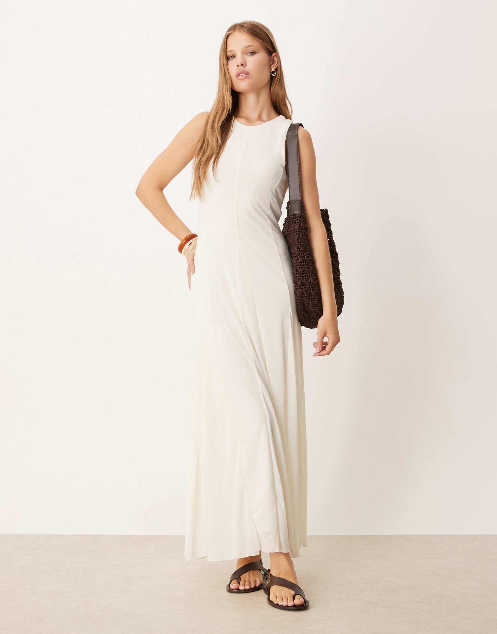 Макси-платье ASOS DESIGN со вставкой годе из камня