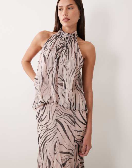 ASOS DESIGN – Godet-Maxikleid mit lässigem Neckholder, tiefer Taille und abstraktem Zebramuster, 2 von 4