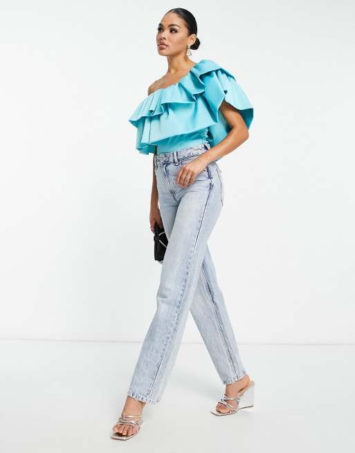 ASOS DESIGN – Going Out – Auffälliger, schulterfreier Body in Blau mit zwei Rüschen, 4 von 4