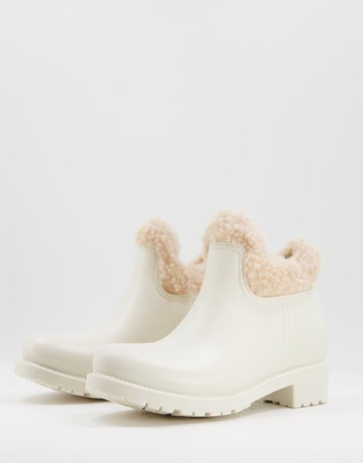 ASOS DESIGN – Gold Coast – Chelsea-Regenstiefel in Cremeweiß mit Lammfellfutter