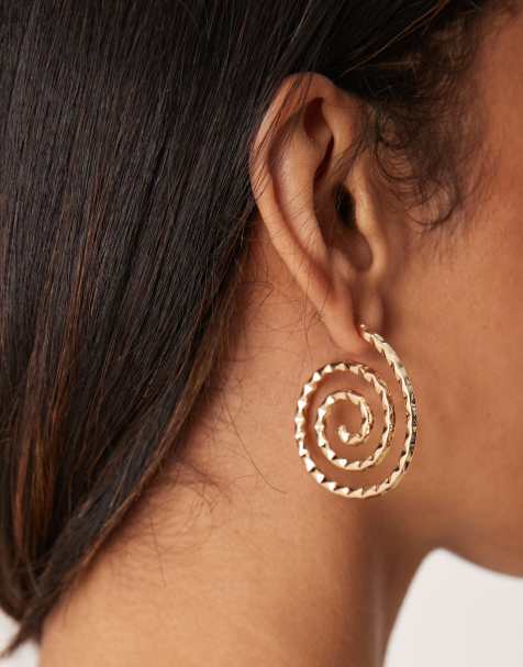 ASOS DESIGN – Goldarbene Ohrringe in spiralförmigem, gehämmertem Design - view 1
