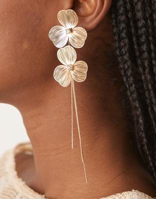 ASOS DESIGN - Goldfarbene Blumen-Ohrstecker mit Draht-Design und Kettenquasten-Anhänger