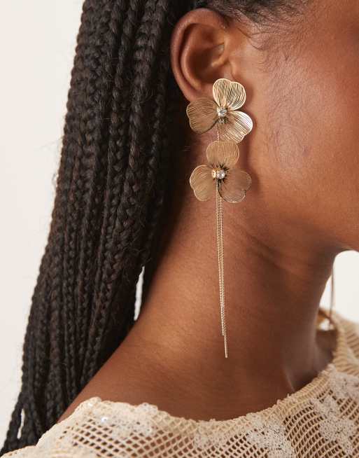 ASOS DESIGN – Goldfarbene Blumen-Ohrstecker mit Draht-Design und Kettenquasten-Anhänger, 3 von 3