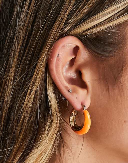 ASOS DESIGN – Goldfarbene Creolen in Orange mit Emaille-Design, 12 mm