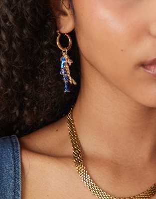 ASOS DESIGN - Goldfarbene Creolen mit Fisch-Anhängern