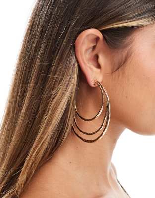 ASOS DESIGN - Goldfarbene Creolen mit mehreren Ringen und gehämmertem Design