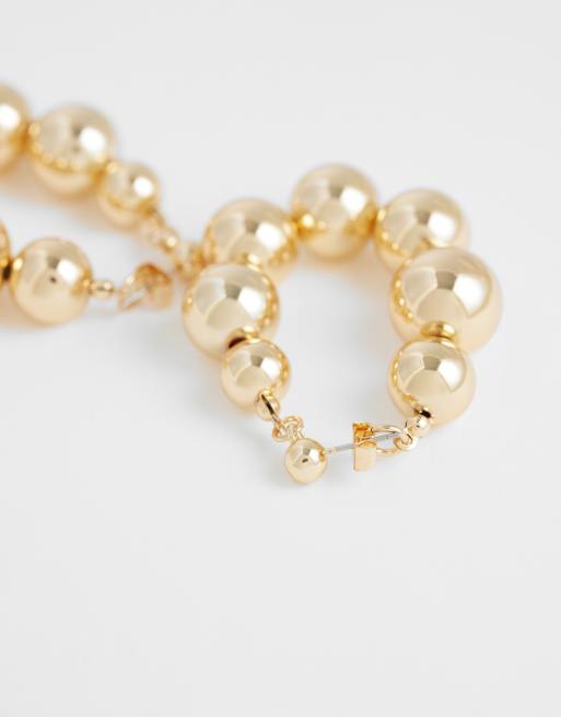 ASOS DESIGN – Goldfarbene Creolen mit Perlendesign, 4 von 4