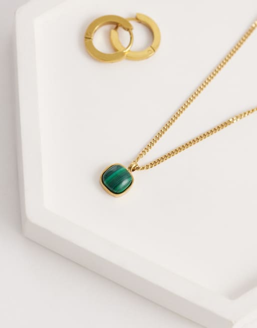 ASOS DESIGN – Goldfarbene Halskette aus wasserfestem Edelstahl mit eckigem Anhänger in Malachit-Optik, 2 von 4