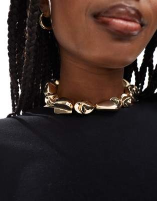 ASOS DESIGN – Goldfarbene Halskette in abstraktem Design mit Schmuckperlen