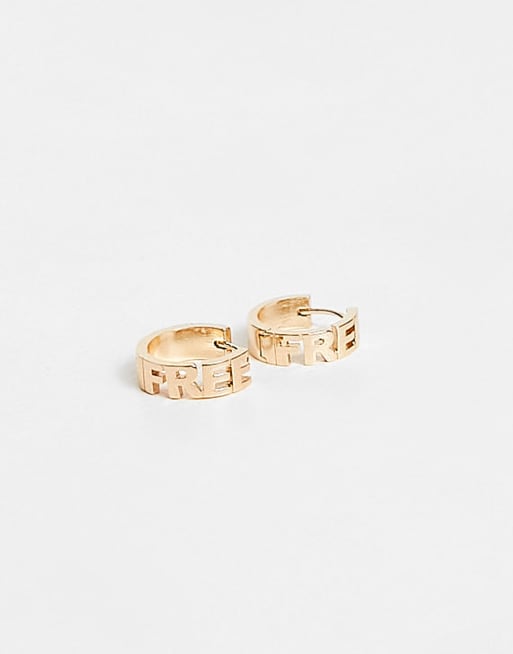 ASOS DESIGN – Goldfarbene kleine Creolen mit „Free“-Textdesign