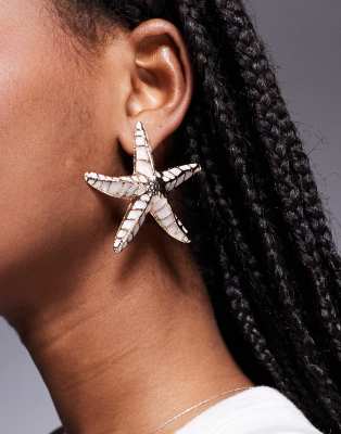 ASOS DESIGN - Goldfarbene Ohrstecker im Seestern-Design mit Emaille-Detail