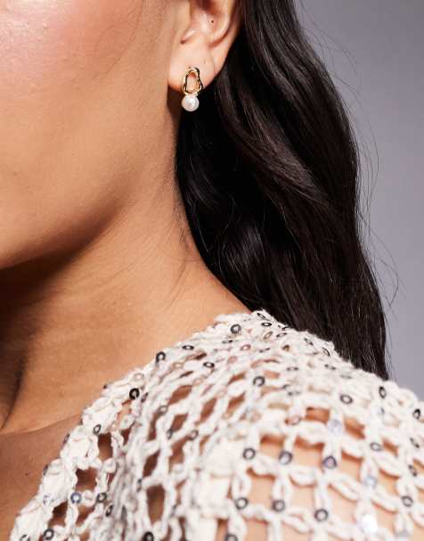ASOS DESIGN – Goldfarbene Ohrstecker mit 14-Karat-Vergoldung und Kunstperlenanhänger - view 1