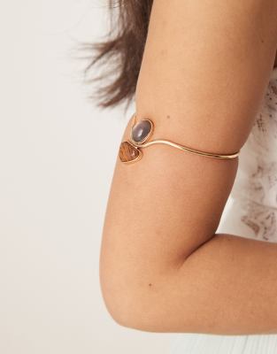 ASOS DESIGN - Goldfarbener Armreif mit Halbedelsteinen