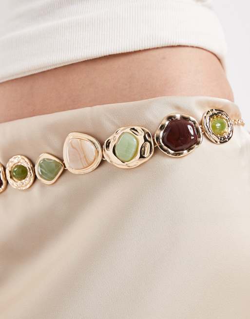 ASOS DESIGN – Goldfarbener Kettengürtel mit Schmucksteinen aus Kunstharz, 2 von 3