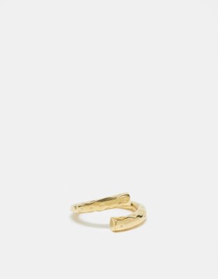 ASOS DESIGN - Goldfarbener Ring aus wasserfestem Edelstahl mit verdrehtem Wickel-Design