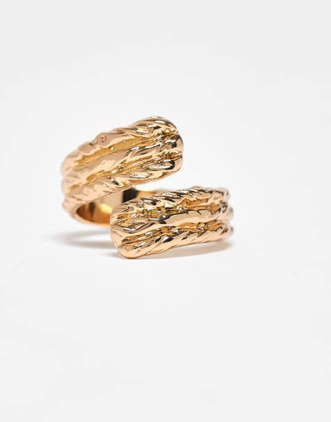 ASOS DESIGN – Goldfarbener Ring im Wickeldesign mit Strukturmuster in geschmolzener Optik - view 1
