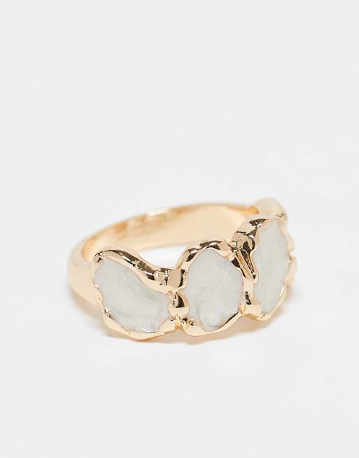 ASOS DESIGN Goldfarbener Ring mit Kunstperlendetail