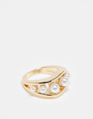 ASOS DESIGN - Goldfarbener Ring mit Kunstperlendetail