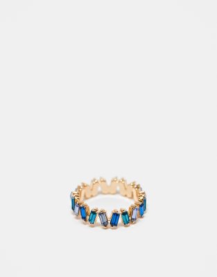 ASOS DESIGN - Goldfarbener Ring mit Schmucksteinen in abgestimmten Blautönen im Baguette-Schliff