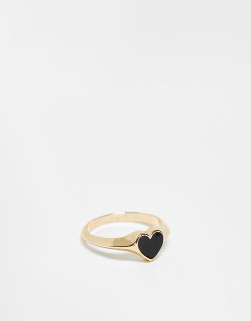 ASOS DESIGN – Goldfarbener Ring mit schwarzem Emaille-Herzdetail