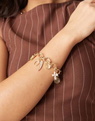 ASOS DESIGN - Goldfarbenes Armband mit Anhängern