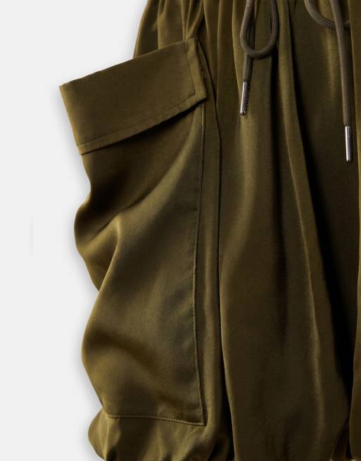 ASOS DESIGN - Gonna a palloncino in raso verde con tasche, 6 di 7