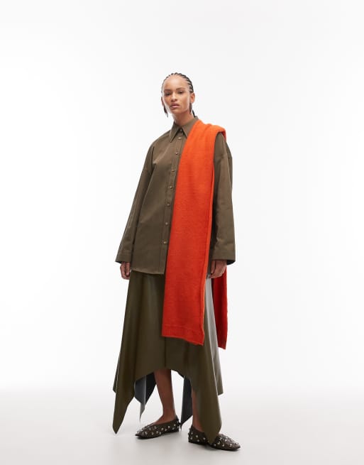 ASOS DESIGN - Gonna a vita medio alta in similpelle PU color oliva con fondo a fazzoletto asimmetrico