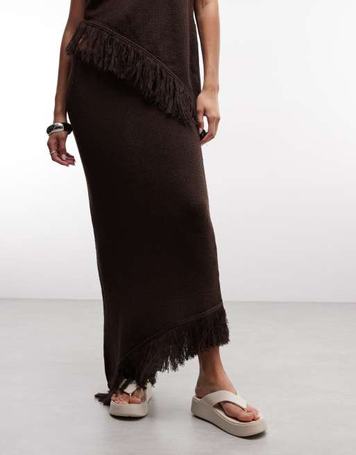 ASOS DESIGN - Gonna asimmetrica in maglia marrone con frange in coordinato, 2 di 3