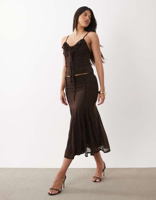 ASOS DESIGN - Coordinato elasticizzato in chiffon color tartufo con dettaglio godet, 2 di 3