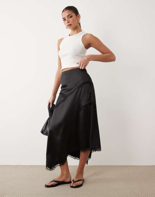 ASOS DESIGN - Gonna lunga asimmetrica in raso nero con dettagli in pizzo
