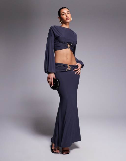 ASOS DESIGN - Gonna lunga drappeggiata grigio scuro con dettagli oro in coordinato