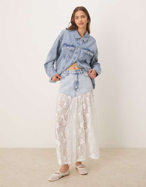 ASOS DESIGN - Gonna lunga in denim lavaggio blu medio con dettaglio in pizzo a contrasto