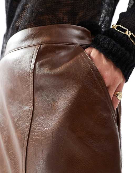 ASOS DESIGN - Gonna lunga in pelle sintetica marrone slavato con spacco laterale, 3 di 5