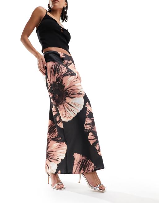 ASOS DESIGN Gonna lunga in raso a fiori grandi con taglio sbieco