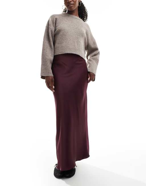 ASOS DESIGN - Gonna lunga in raso bordeaux con taglio sbieco