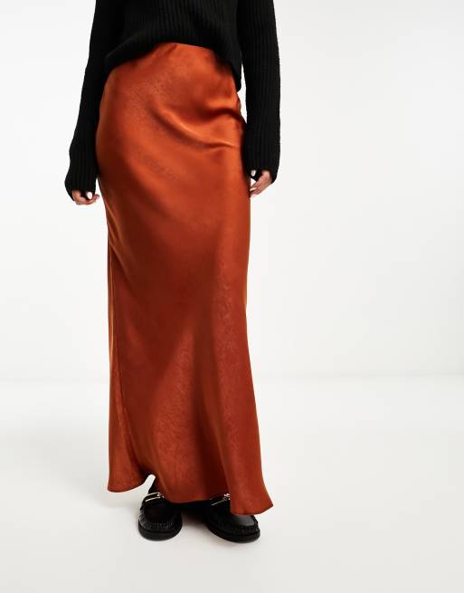 ASOS DESIGN Gonna lunga in raso color ruggine con taglio sbieco