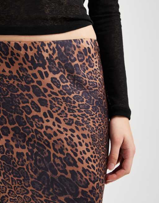 ASOS DESIGN - Gonna lunga in raso con stampa animalier e taglio sbieco, 5 di 5